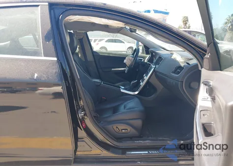 2016 Volvo S60 T5 Drive-E Premier z USA, uszkodzony, nr VIN YV126MFKXG1392877